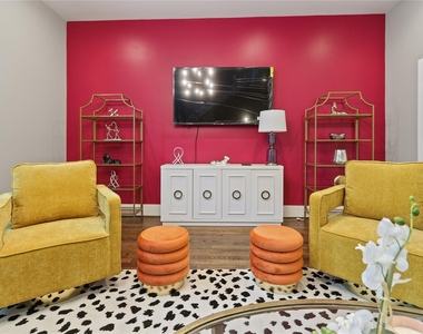2105 Hadley Street - Photo Thumbnail 2