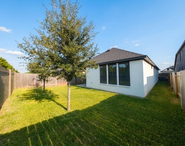 18122 Sonresa Way - Photo Thumbnail 39