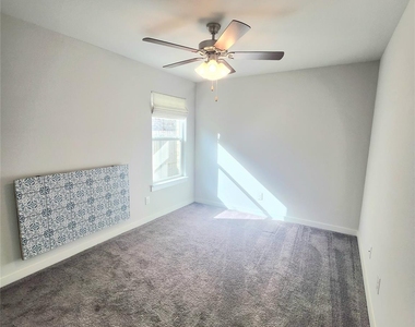 6120 Fall Creek Lane - Photo Thumbnail 8