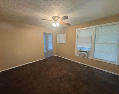 913 Meyers Street - Photo Thumbnail 3