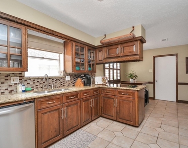 9811 Rocktree Drive - Photo Thumbnail 11