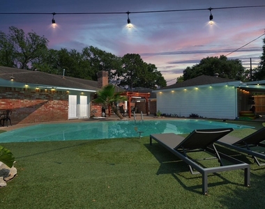 9811 Rocktree Drive - Photo Thumbnail 32