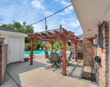 9811 Rocktree Drive - Photo Thumbnail 27