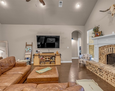 209 Mandavilla Way - Photo Thumbnail 9