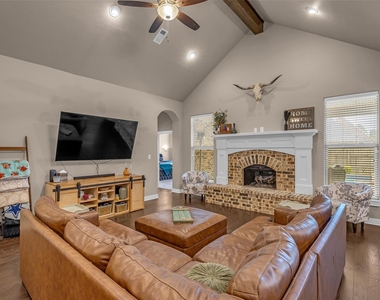 209 Mandavilla Way - Photo Thumbnail 8