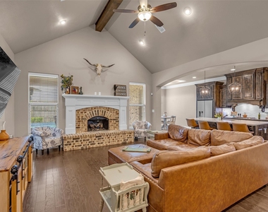 209 Mandavilla Way - Photo Thumbnail 12