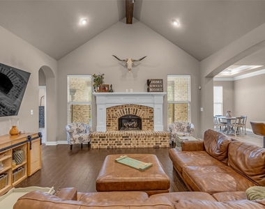 209 Mandavilla Way - Photo Thumbnail 2