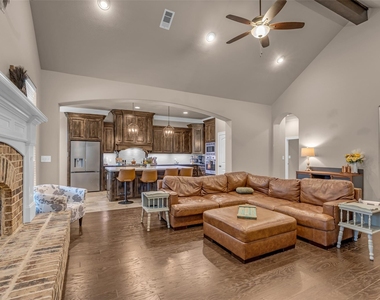 209 Mandavilla Way - Photo Thumbnail 11