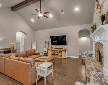 209 Mandavilla Way - Photo Thumbnail 10