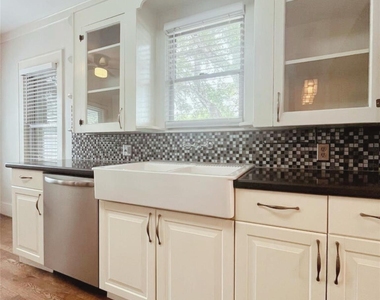 1142 Dunbar Street - Photo Thumbnail 6
