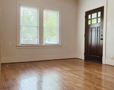 1142 Dunbar Street - Photo Thumbnail 3