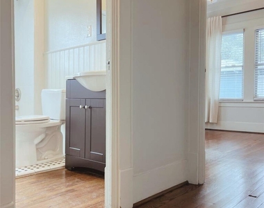 1142 Dunbar Street - Photo Thumbnail 13