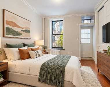 212 East 25th Street - Photo Thumbnail 2