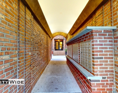 30 Charlton Street - Photo Thumbnail 7