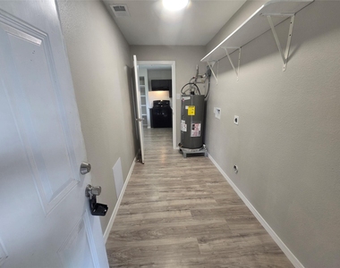 3453 W Highway 6 - Photo Thumbnail 11