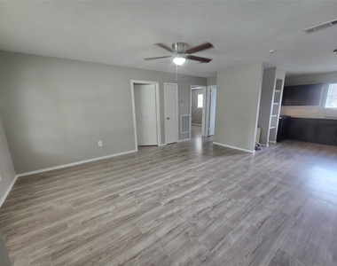 3453 W Highway 6 - Photo Thumbnail 3