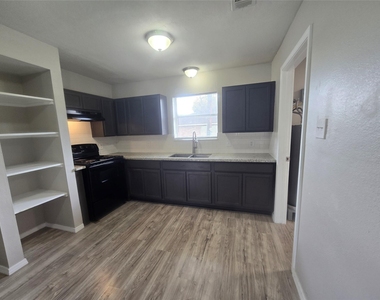3453 W Highway 6 - Photo Thumbnail 2