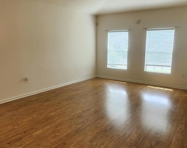 482 Hollow Glen Drive - Photo Thumbnail 3