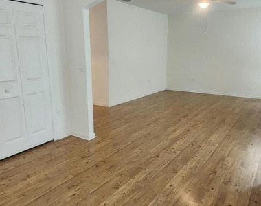 482 Hollow Glen Drive - Photo Thumbnail 8