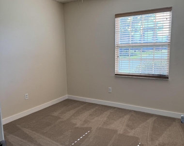 865 Ne Nevada Drive Ne - Photo Thumbnail 13