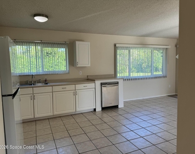 865 Ne Nevada Drive Ne - Photo Thumbnail 6