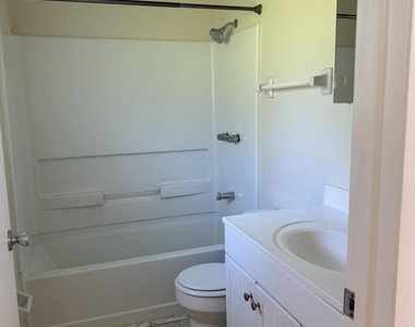865 Ne Nevada Drive Ne - Photo Thumbnail 10
