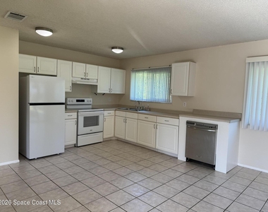 865 Ne Nevada Drive Ne - Photo Thumbnail 5