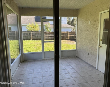 865 Ne Nevada Drive Ne - Photo Thumbnail 15