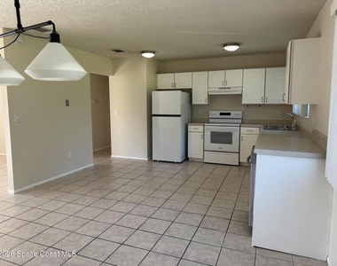 865 Ne Nevada Drive Ne - Photo Thumbnail 7
