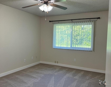 865 Ne Nevada Drive Ne - Photo Thumbnail 9