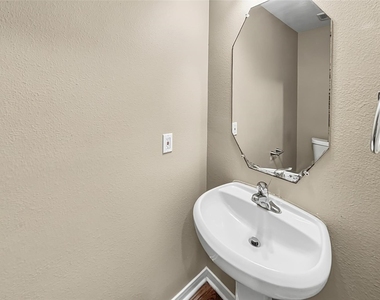 22915 Breton Point Drive - Photo Thumbnail 11