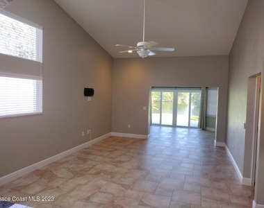 3679 Oakhill Drive - Photo Thumbnail 2