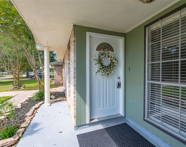 501 Bellmar Lane - Photo Thumbnail 4