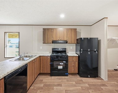 38904 West Drive - Photo Thumbnail 10