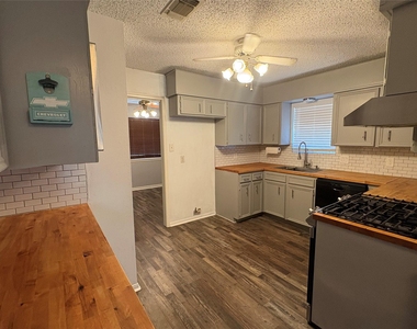 124 Tamarisk Trail - Photo Thumbnail 5