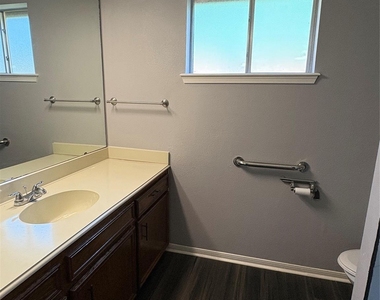124 Tamarisk Trail - Photo Thumbnail 12