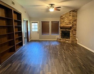 124 Tamarisk Trail - Photo Thumbnail 1