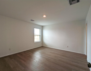 8810 Wooster Trails Drive - Photo Thumbnail 7
