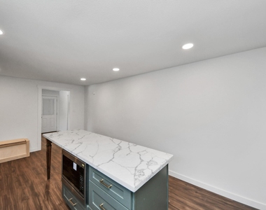 1015 E 32nd Street - Photo Thumbnail 9