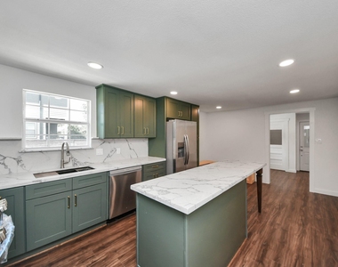 1015 E 32nd Street - Photo Thumbnail 7
