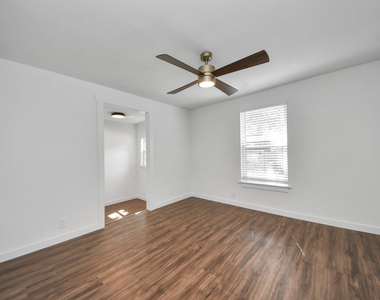1015 E 32nd Street - Photo Thumbnail 29