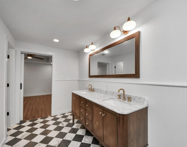 1015 E 32nd Street - Photo Thumbnail 17