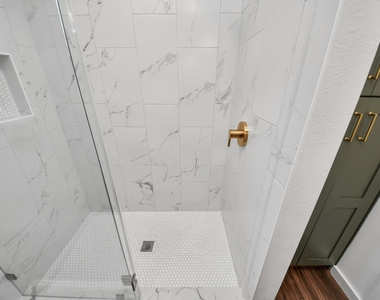 1015 E 32nd Street - Photo Thumbnail 27