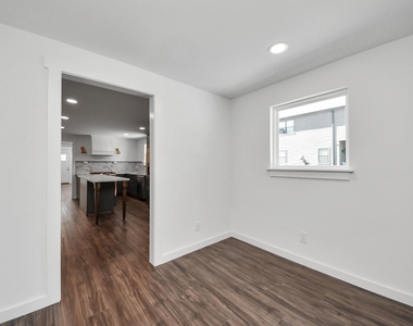 1015 E 32nd Street - Photo Thumbnail 33