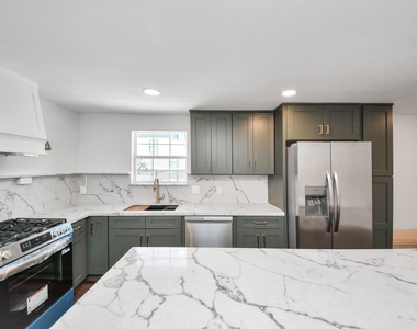 1015 E 32nd Street - Photo Thumbnail 10