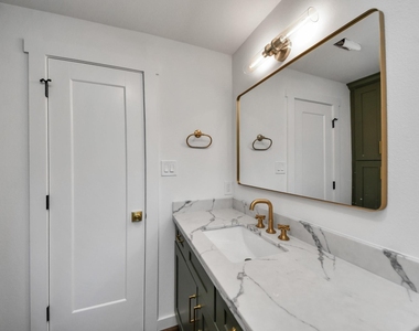 1015 E 32nd Street - Photo Thumbnail 28