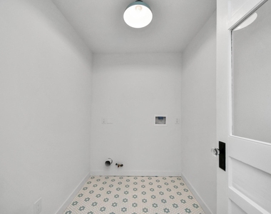 1015 E 32nd Street - Photo Thumbnail 32