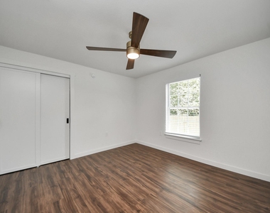1015 E 32nd Street - Photo Thumbnail 25