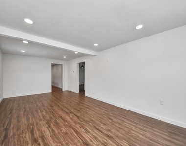 1015 E 32nd Street - Photo Thumbnail 6