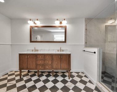 1015 E 32nd Street - Photo Thumbnail 19